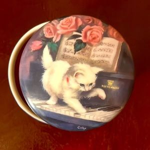 Ardleigh-Elliott. Vintage. Kitten on the Keys. Year 1991. Music Box number 6010A